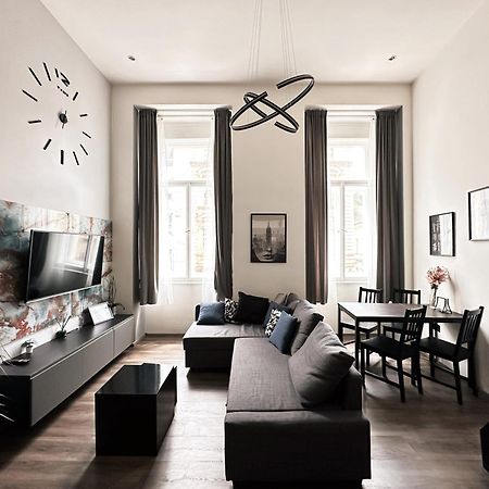 Contemporary Jindrisska Apartment Прага Екстериор снимка