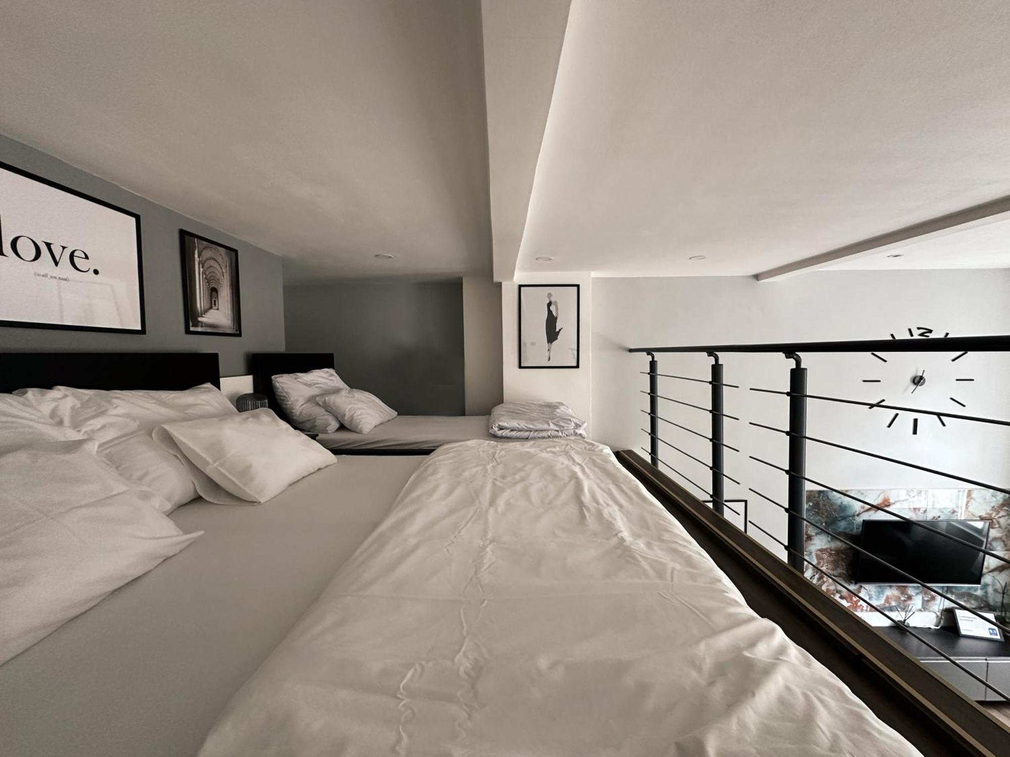 Contemporary Jindrisska Apartment Прага Екстериор снимка