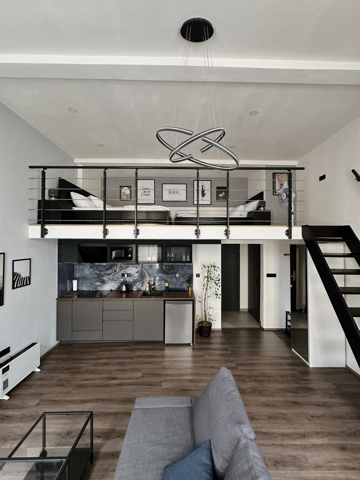 Contemporary Jindrisska Apartment Прага Екстериор снимка